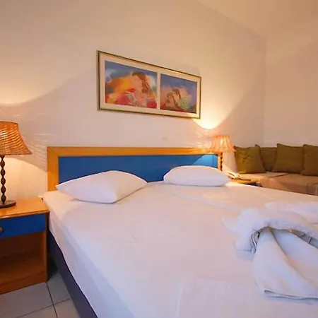 Smaragdi Hotel