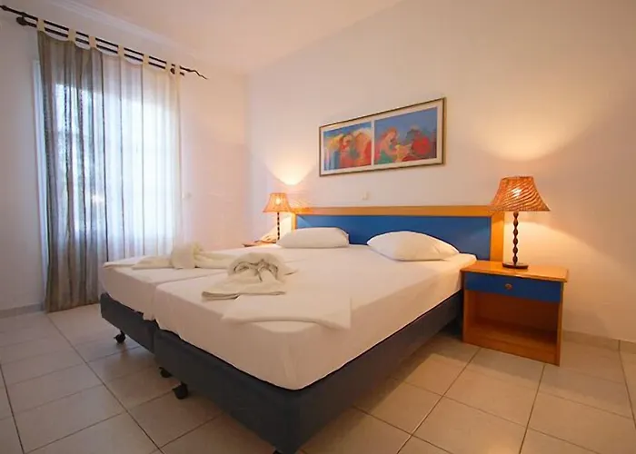 Smaragdi Hotel 3*